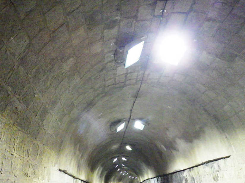 トンネルと照明